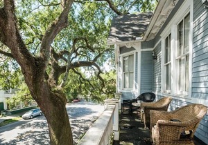 Big Blue House Upper- Near Forsyth Park - Sleeps 8