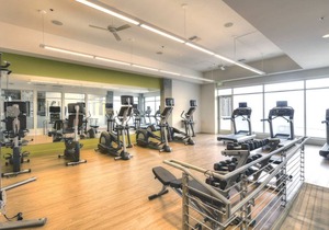 City Skyline Views · Gym & Pool · Balcony · Walk to Restaurants