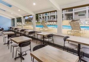 Convenient Stay in Delhi! 4 Budget-friendly Units, Free Breakfast and Parking in Nashville