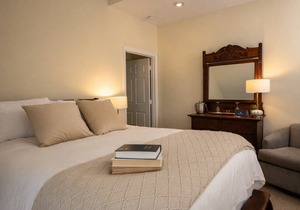Granville Queen Inn Downtown Edenton Queen Bed Top Floor