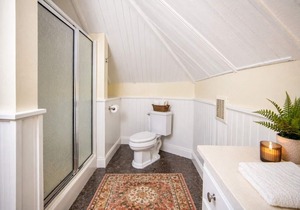 Granville Queen Inn Downtown Edenton Full Bed Top Floor