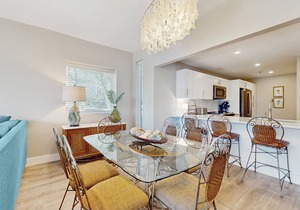Great condo just steps from the Gulf waters with hot tub, pool & pickleball in Seacrest