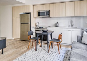 Hip Berkeley Studio w/ W/D & Coworking, walkable to BART, by Blueground in Berkeley