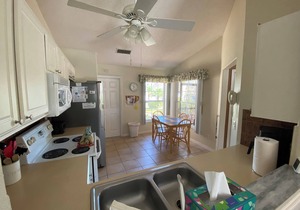 House in Indian Point with 3 bedrooms 2 bathrooms and pool