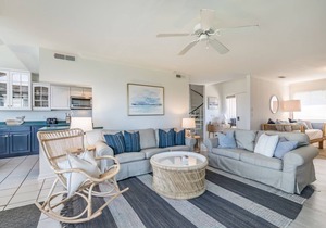 JOHN FRIPP VILLA - Ocean Views - Three Bedrooms Sleeps 8