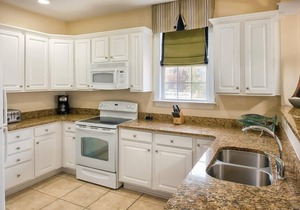 Lakeside Bliss: 2BR Suite at Wyndham Lake Marion