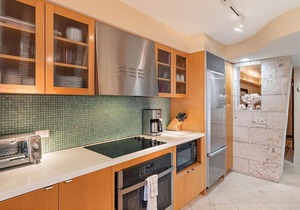 Land`s End Beachfront Elegance: Top Floor Corner