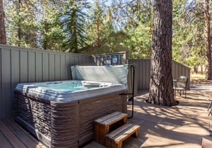 Ping Pong, Pool Table (3/4 size), Enclosed Deck, Hot Tub & Sun Room - LARK12 in Sunriver