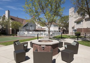 Rare Gem! 2 Convenient Units, Pool, Free Parking, Pet-Friendly Property in Eagan