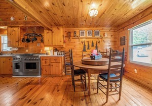 Spacious Cabin Retreat Near Cave Run Lake & Marina in Morehead