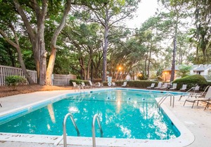 Stone’s Throw Villas | Pool & Alfresco Dining | 5-Minute Walk to Beach