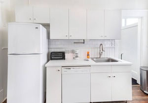 Stylish & Pet Friendly w/King Beds Near Forsyth Park by Lucky Savannah