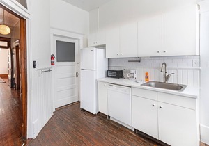 Stylish & Pet Friendly w/King Beds Near Forsyth Park by Lucky Savannah