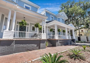 Stylish & Pet Friendly w/King Beds Near Forsyth Park by Lucky Savannah