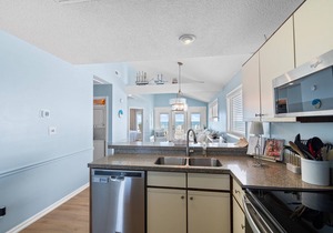 "Waters Edge 433-B" - Oceanfront Condo w/Community Pool, 2 Bedrooms/2 Bathrooms in Holden Beach