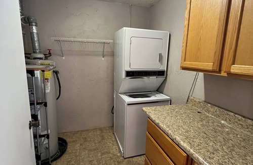 Winter Haven Condo | 1/1 condo located on Lk Lulu. 7 minutes from Legoland. access to hwy 27, 17 & I4