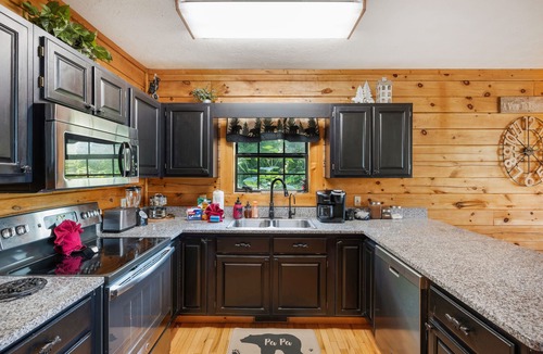 Sevierville Cabin | 1/3mile of Dollywood/Amazing Mts View/wifi/another cabin #1237057 1mile away