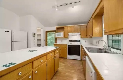 Celina House | 1/4 mile from Holly Creek Marina-2700 sq ft split level cottage Walkout basement
