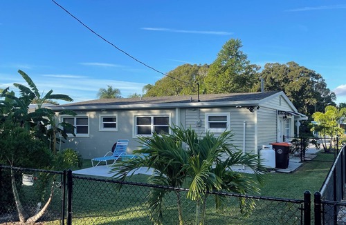 Rock Ridge House | 1.5 mile 2 Beach Our Cottage = Aloe Vero clean, neat and fun 🤩 Great Location!