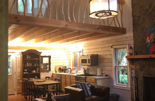 Highlands House | 1.7 miles from town yet it feels like you're in a National Forest (you are)