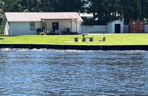 Socastee House | 1 acre fenced waterway property. Bring your boat. Boat ramp. Boat slip.