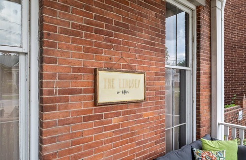 Olde Town Augusta Apartment | 1 bedroom, 1 bathroom studio apartment in Downtown Augusta. The sleeping arrangements for this unit is a full sized bed.