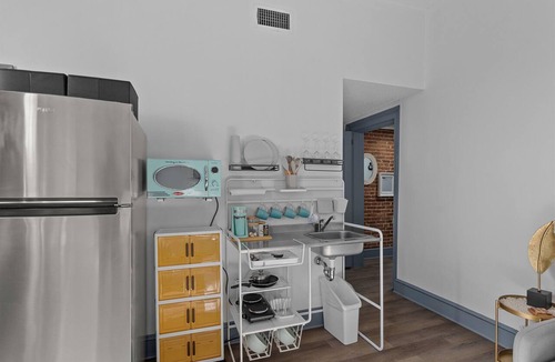 Olde Town Augusta Apartment | 1 bedroom, 1 bathroom suite in Downtown Augusta. The sleeping arrangements for this unit are a full size bed and a pull-out couch in the living room.