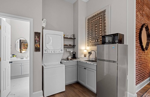 Olde Town Augusta Apartment | 1 bedroom, 1 bathroom suite in Downtown Augusta. The sleeping arrangements for this unit are a full bed with couch in living room.