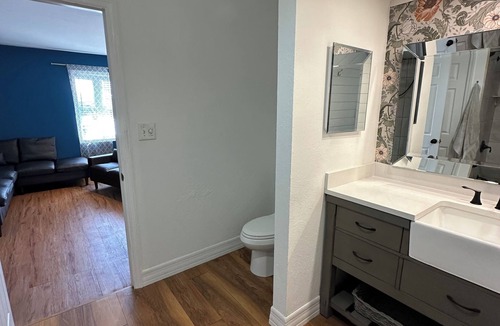 Trafalgar Bed & Breakfast | 1-bedroom bed & breakfast in charming Cape Coral with Pool and laundry service