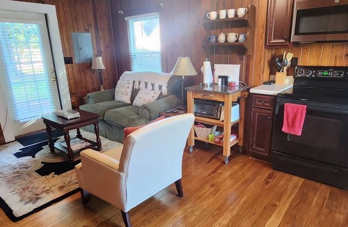Clinton Cottage | 1-bedroom guesthouse with AC in charming downtown Clinton