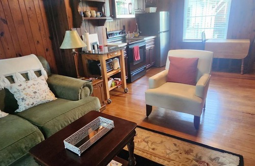 Clinton Cottage | 1-bedroom guesthouse with AC in charming downtown Clinton