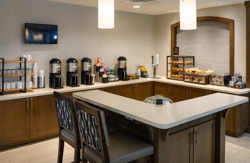 Vero Beach South Apartment | 1 Bedroom King Suite w/Kitchen | Free Breakfast
