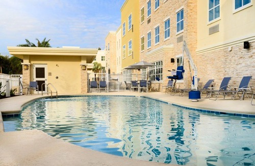 Vero Beach South Apartment | 1 Bedroom King Suite w/Kitchen | Free Breakfast