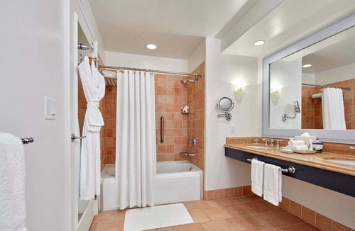 Florida Center Hotel | 1-Bedroom Suite at a 4⭐️ Hotel
