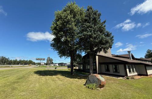 Nisswa Hotel | (1 Bedroom unit next to downtown Nisswa and BIR