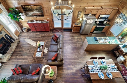 Sevierville Cabin | #1 Cabin |Hot tub|Arcades|Buc-ees|Dollywood |GSMNP