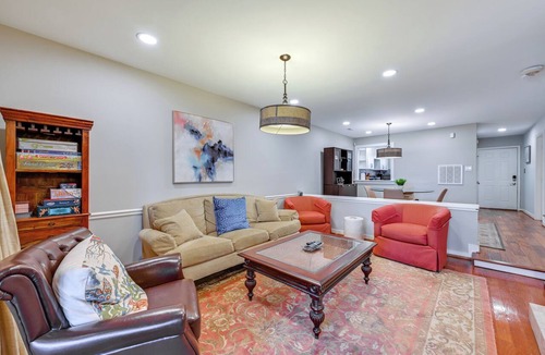 Dilworth Condo | 1 Mi to BOA Stadium! Walkable Condo w/Porch
