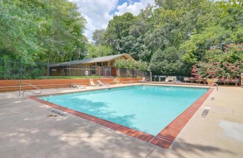Athens House | 1 Mi to Dtwn & UGA: Condo w/Pool in Athens!