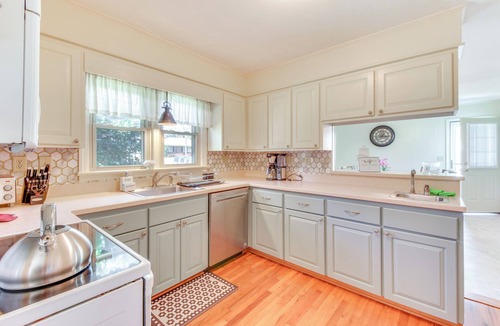Hartwell House | 1 Mi to Dwtn Shops & Dining: Spacious Family Home