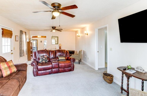 Hollands Landing House | 1 Mi to Lake Murray! Pet-Friendly Extended Getaway