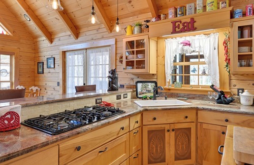 Mount Gilead Cabin | 1 Mi to Lake Tillery: Outdoor Retreat w/Hot Tub!