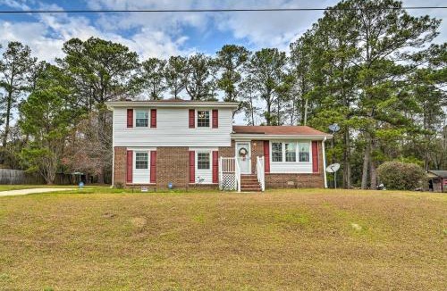 McCutcheon Field House | 1 Mi to MCAS New River: Peaceful Home w/Patio