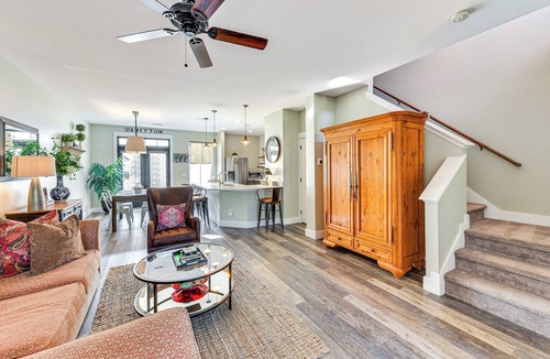 Bluffton House | 1 Mi to Old Town: Cheerful Bluffton Townhome!