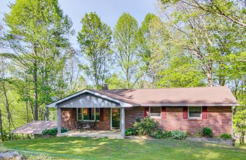 Pisgah Forest House | 1 Mi to Pisgah Nat’l Forest: Wooded Haven w/Deck