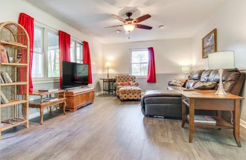 Pisgah Forest House | 1 Mi to Pisgah Nat’l Forest: Wooded Haven w/Deck
