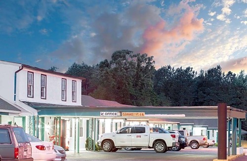 Emporia Hotel | 1-Star Hotel ∙ Knights Inn Emporia