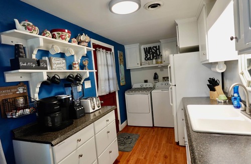 West Columbia House | 1-Story Home | Pets + EV Charger