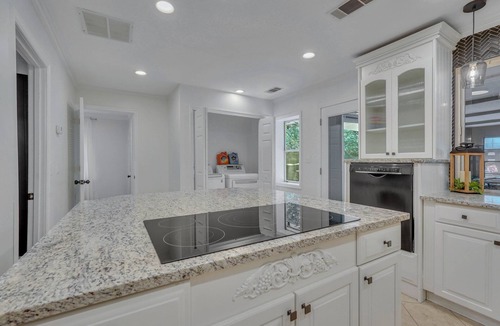 Savannah House | 10 ft pool house with tiki/bar hut, arcades games, and theater room-no parties