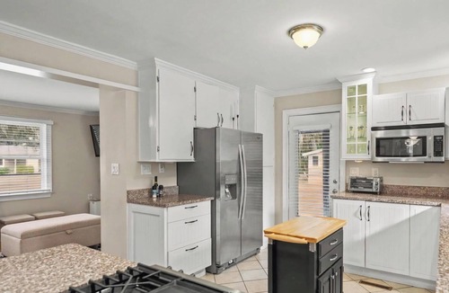Mossy Oaks House | 10 min to Parris Island - Pet friendly Retreat w/Yard & 1-1 Guest House