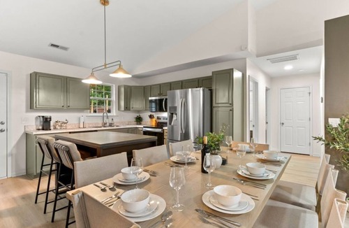 Duncan House | 10 Min to Tyger River Park - Hot Tub - Fire Pit